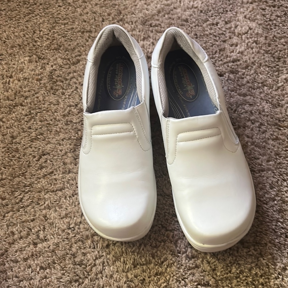 Hawk well slip resistant nurse style shoes